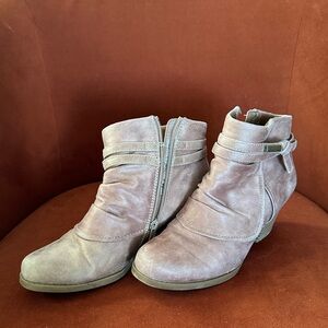 Women's Size 7 YÜÜ Medium Brown Ankle Boots